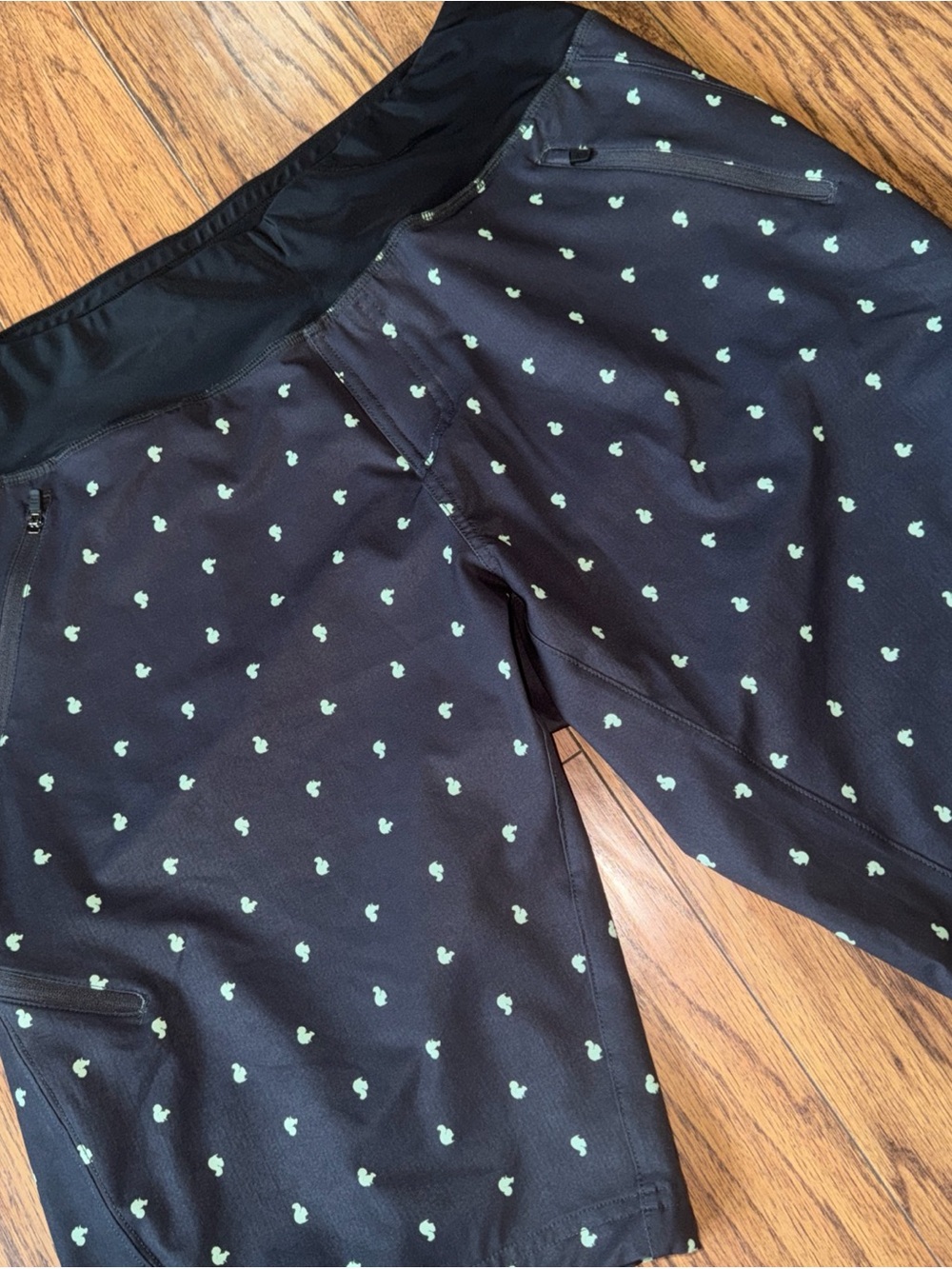 Zoic Womens Bliss Shorts Bike Cycling 12 Inch Size XL Squirrel Stretch Active